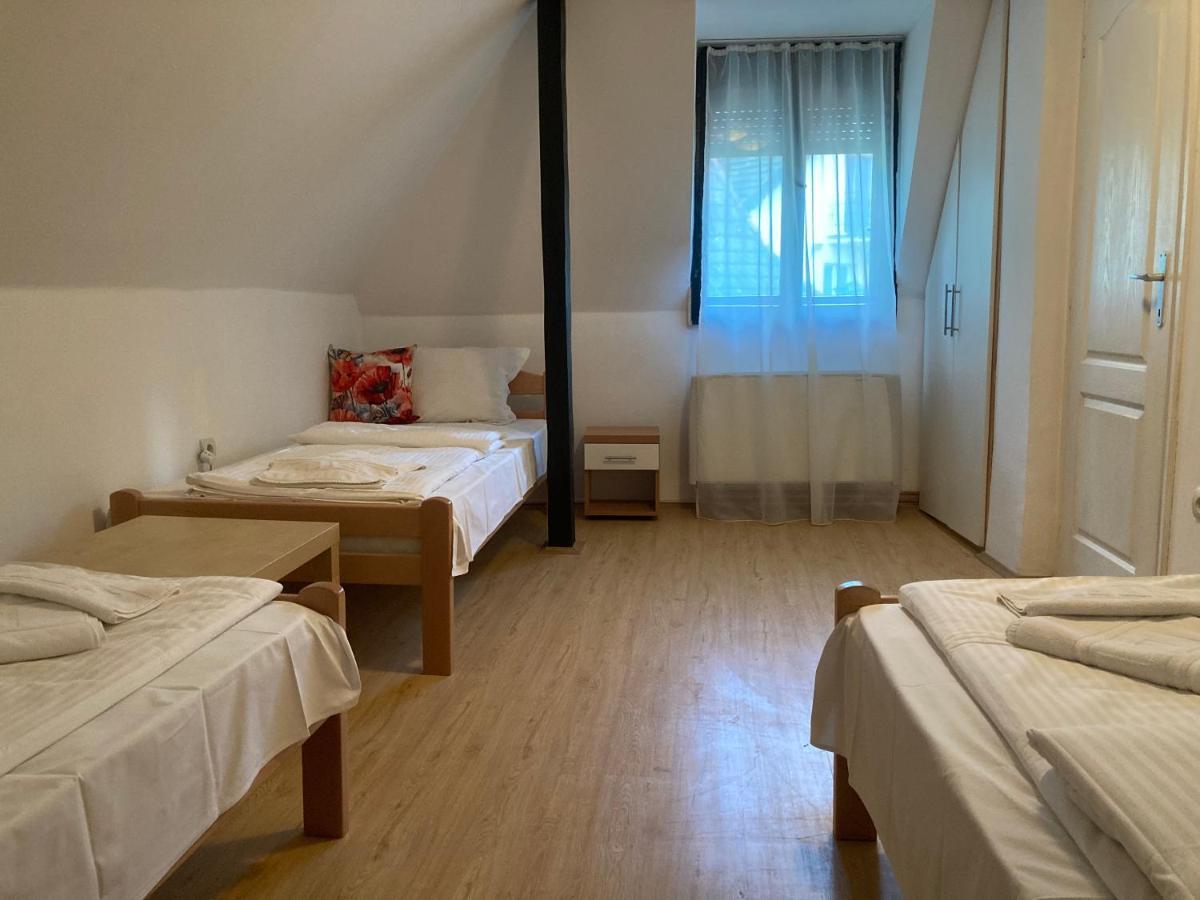 B&B Villa Pipacs Feketić Exterior foto
