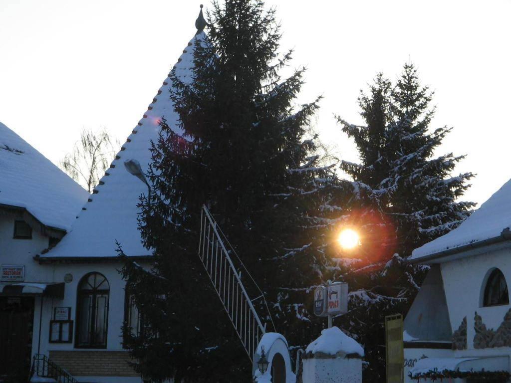B&B Villa Pipacs Feketić Exterior foto